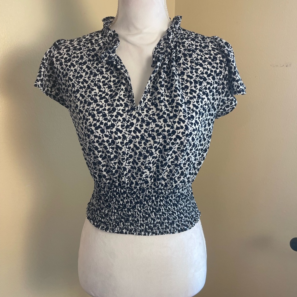 Monteau Los Angeles Floral Ruffle Neck Smocked Waist Top M Blue White Cottage